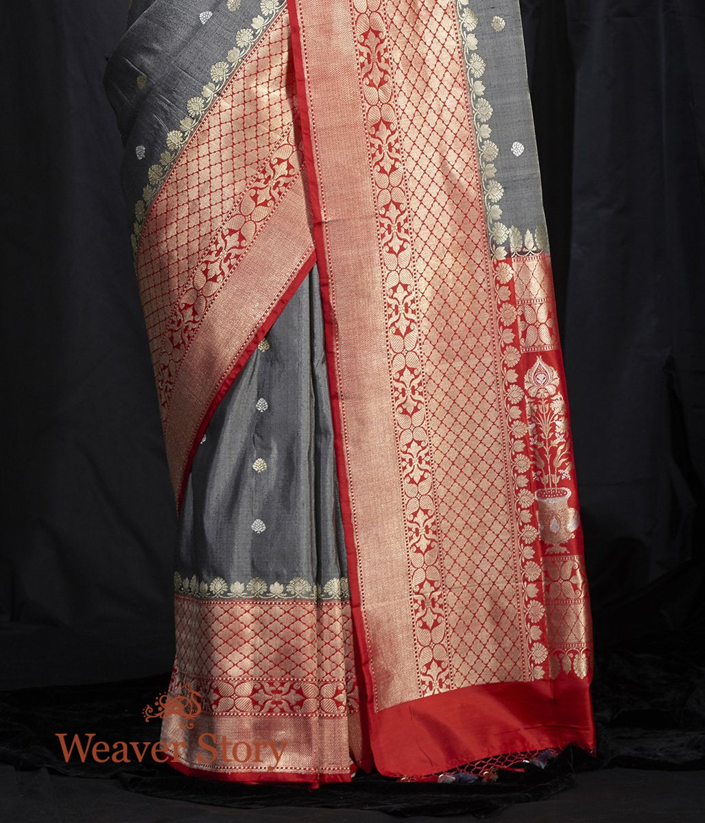 Handwoven_Grey_Tusser_Saree_with_Red_Kadhiyal_Border_WeaverStory_04