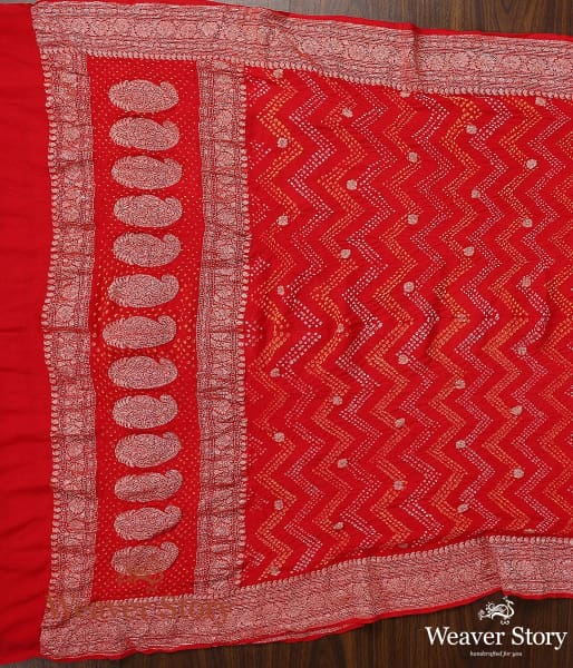 Handwoven_Red_Kadhwa_Bandhani_Dupatta_WeaverStory_04