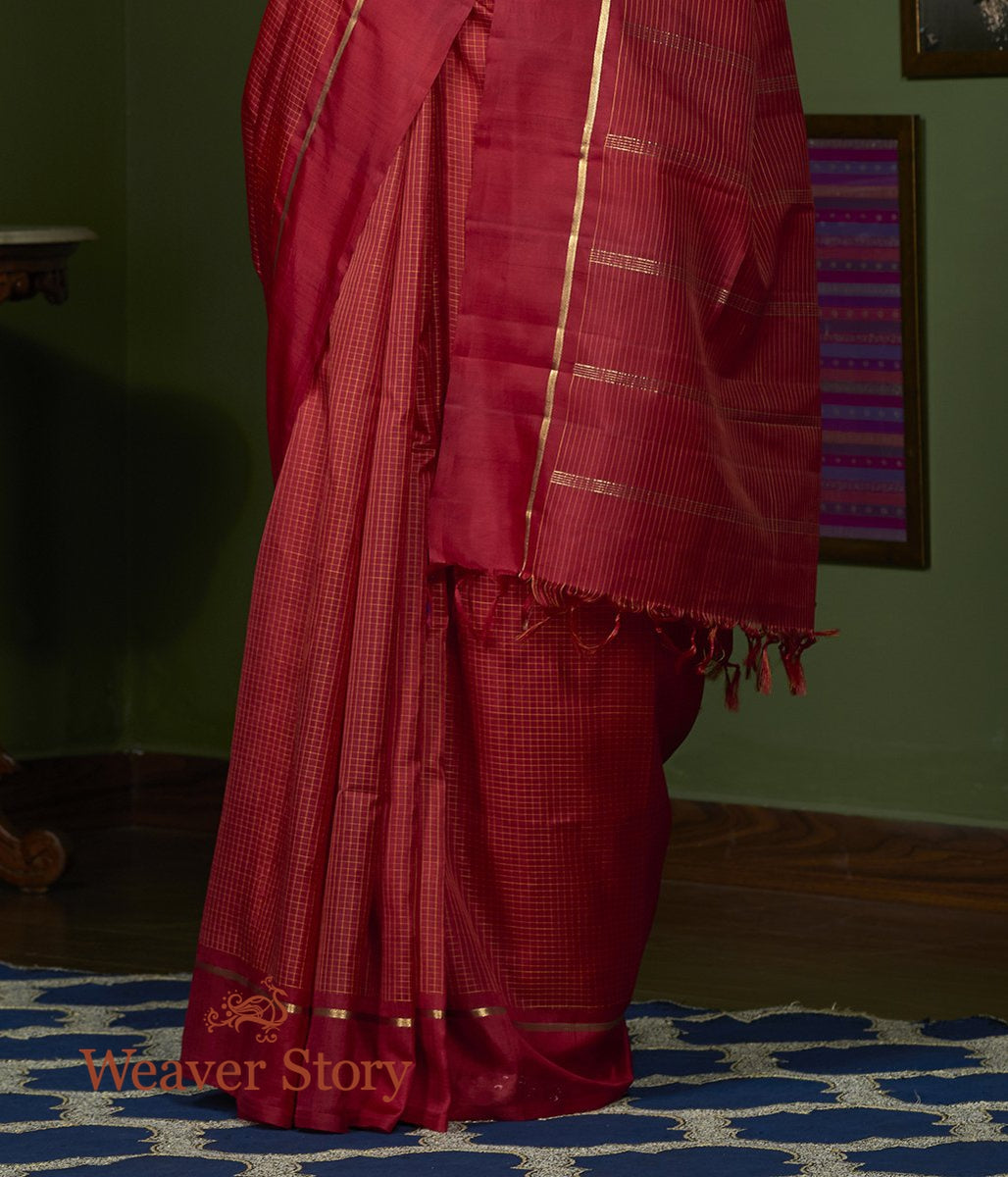 Handwoven_Red_All_Over_Checks_with_Plain_Border_Kanjivaram_Saree_WeaverStory_04