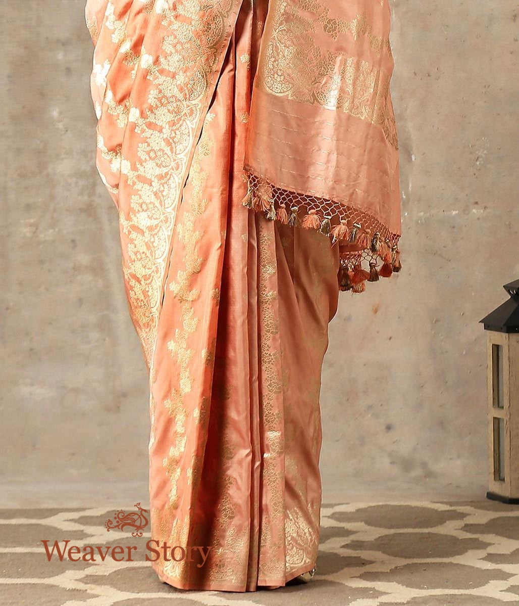 Handwoven_Dull_Peach_Banarasi_Saree_with_Floral_Scalloped_Border_WeaverStory_04