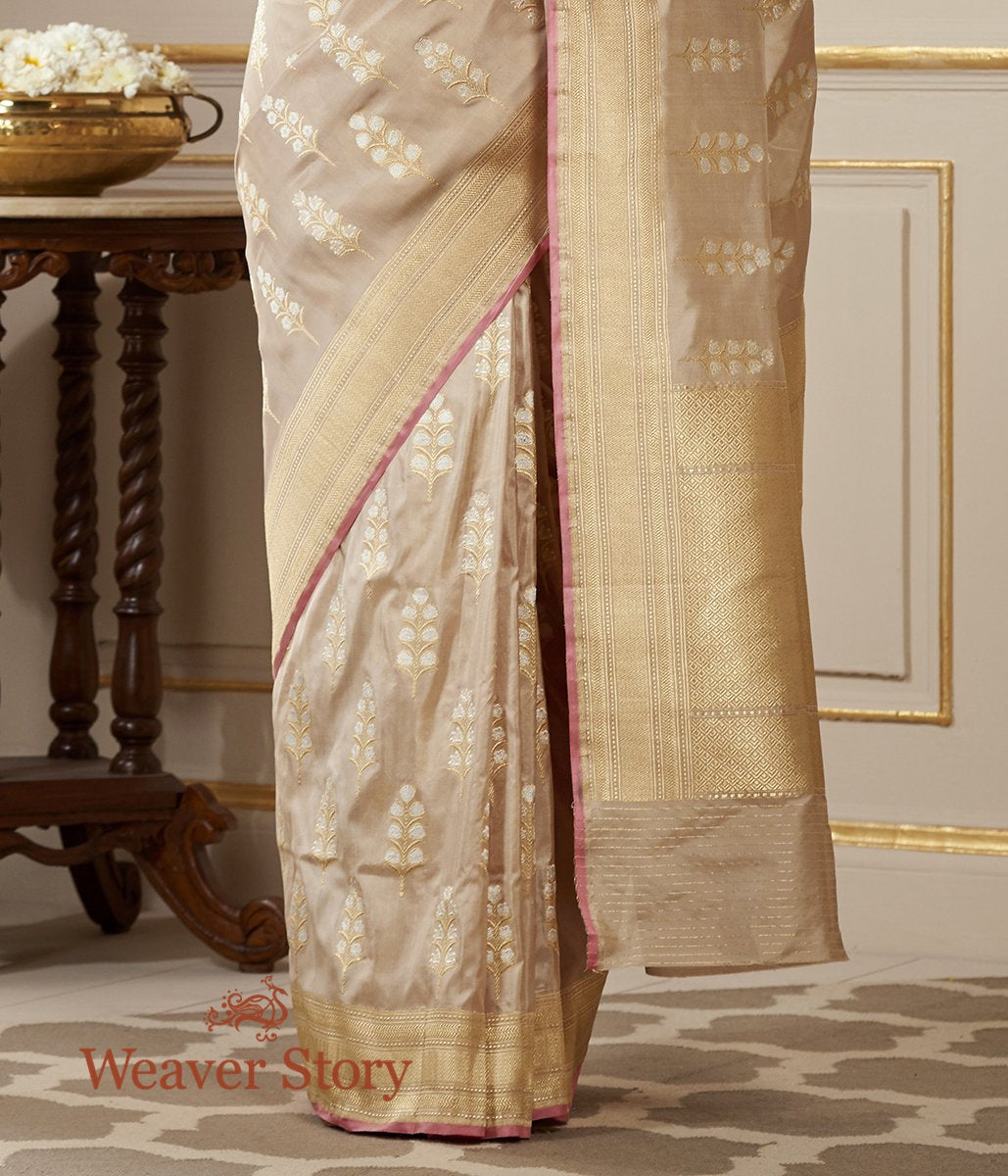Handloom_Beige_and_Grey_Dual_Tone_Saree_with_Sona_Rupa_Zari_Boota_WeaverStory_04
