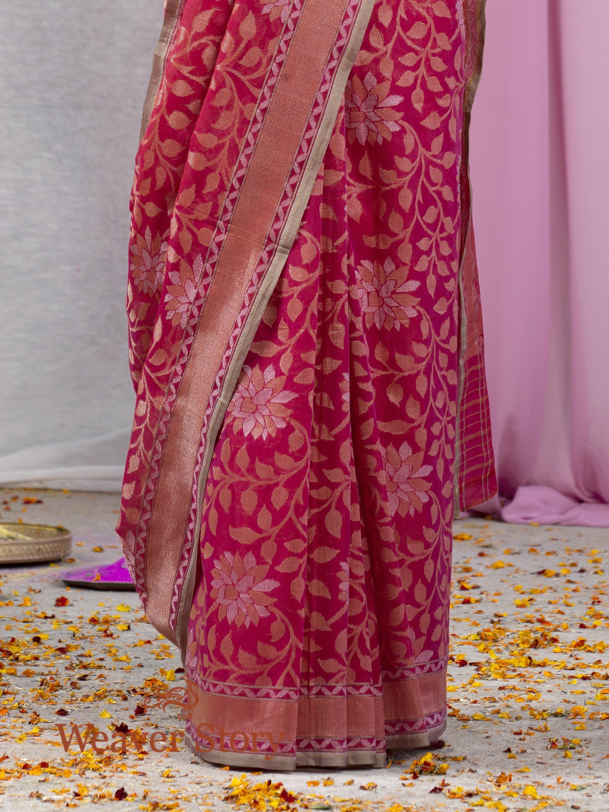 Handwoven_Pink_Cotton_Raktambari_Saree_WeaverStory_04