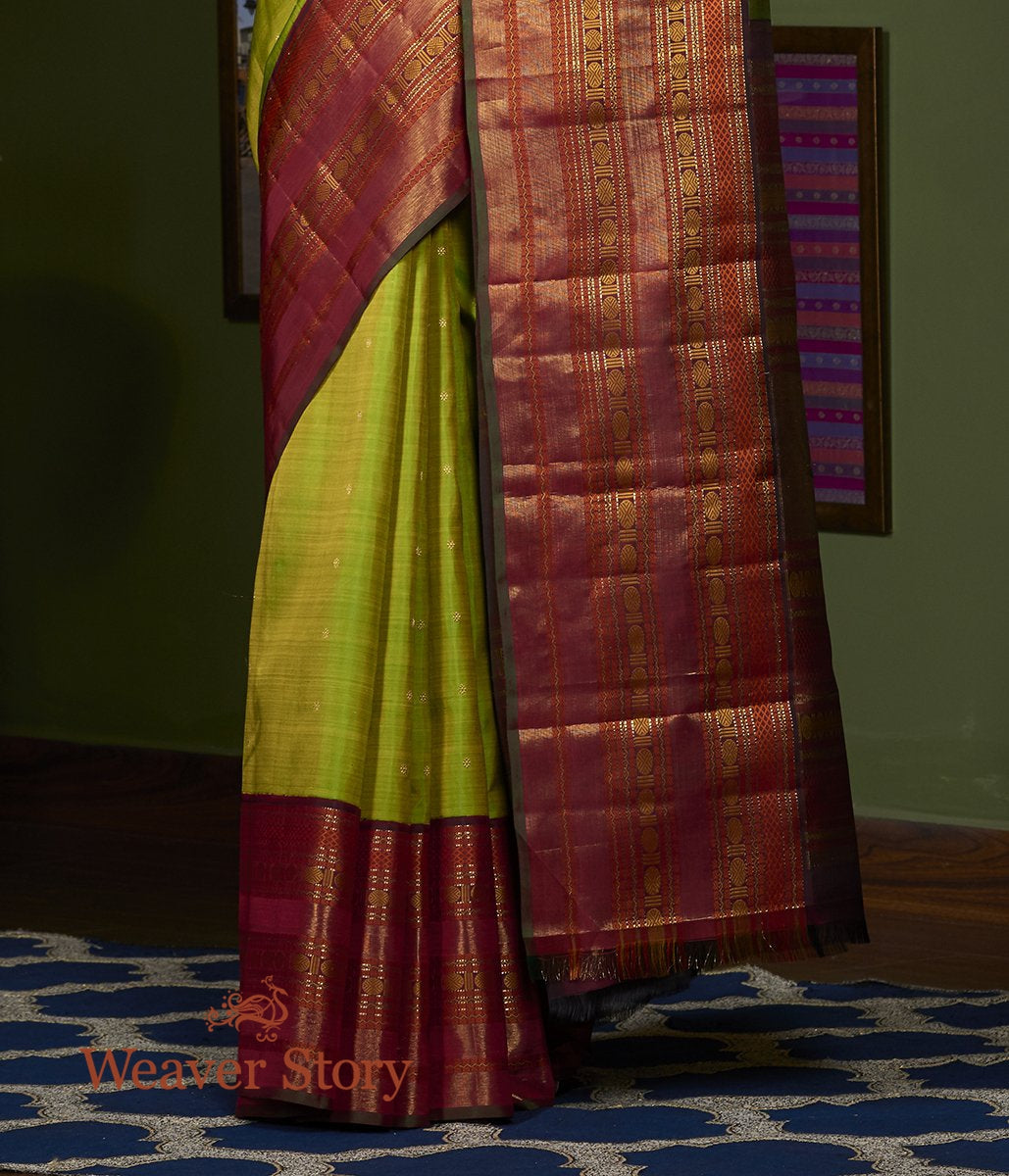 Handloom_Green_Kanjivaram_Silk_Saree_with_Wine_Border_WeaverStory_04