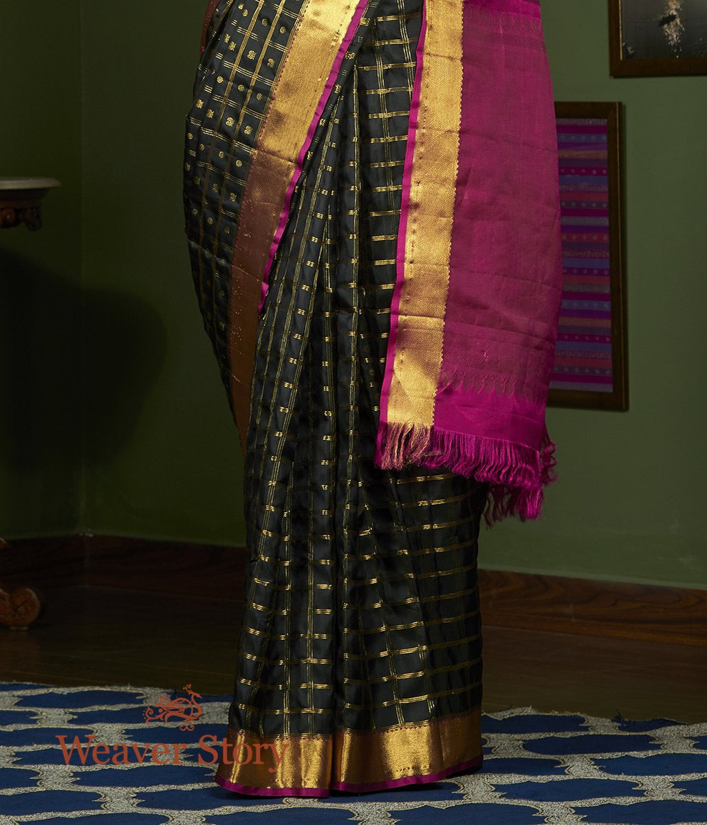 Handwoven_Black_Kanjivaram_Silk_Saree_with_Checks_WeaverStory_04