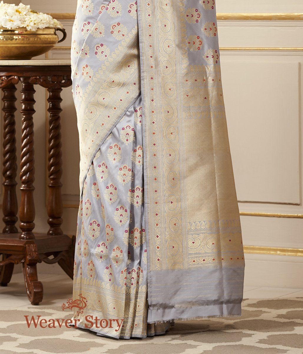 Handloom_Grey_Kadhwa_Booti_Banarasi_Saree_with_Beldaar_Border_WeaverStory_04