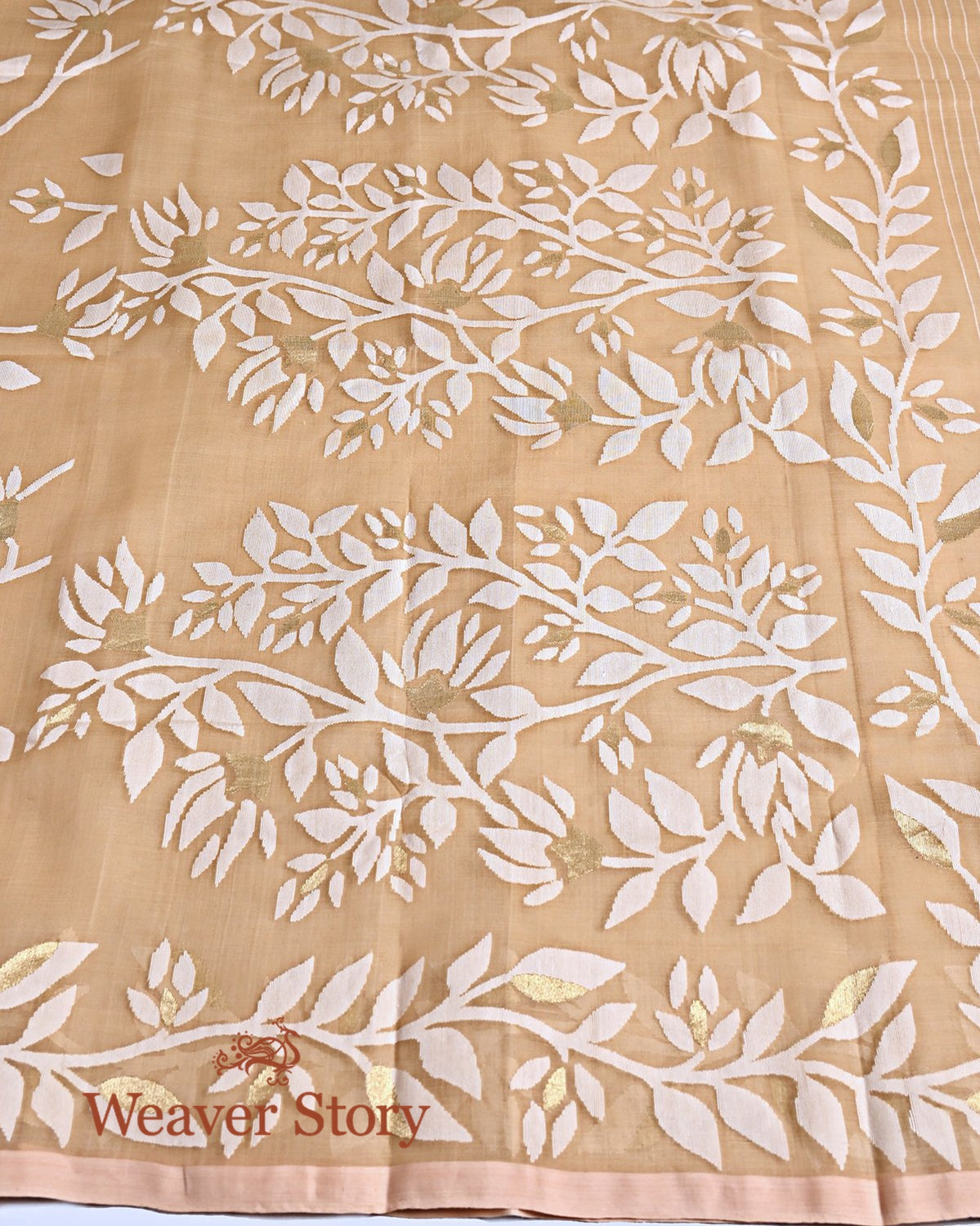 Handwoven_Beige_Silk_Muslin_Jamdani_Saree_with_White_Floral_Pattern_WeaverStory_04