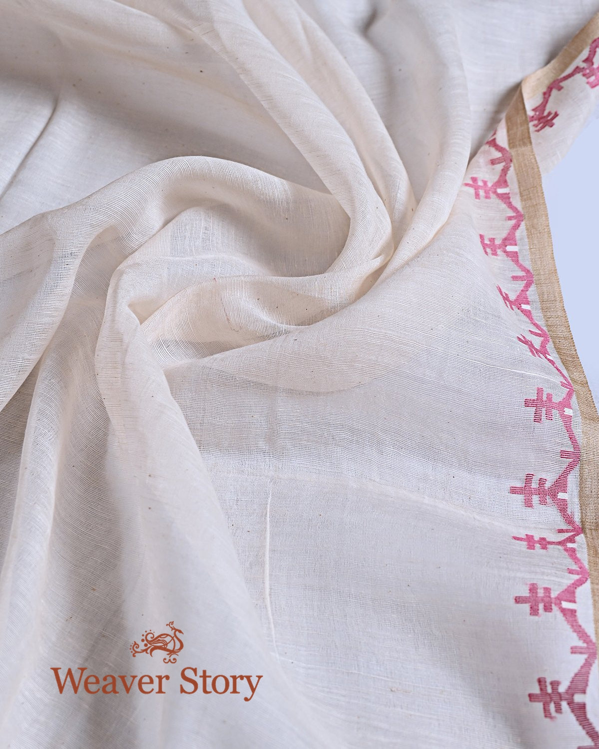 Handwoven_Offhwhite_and_Pink_Handspun_Cotton_Jamdani_Saree_WeaverStory_05