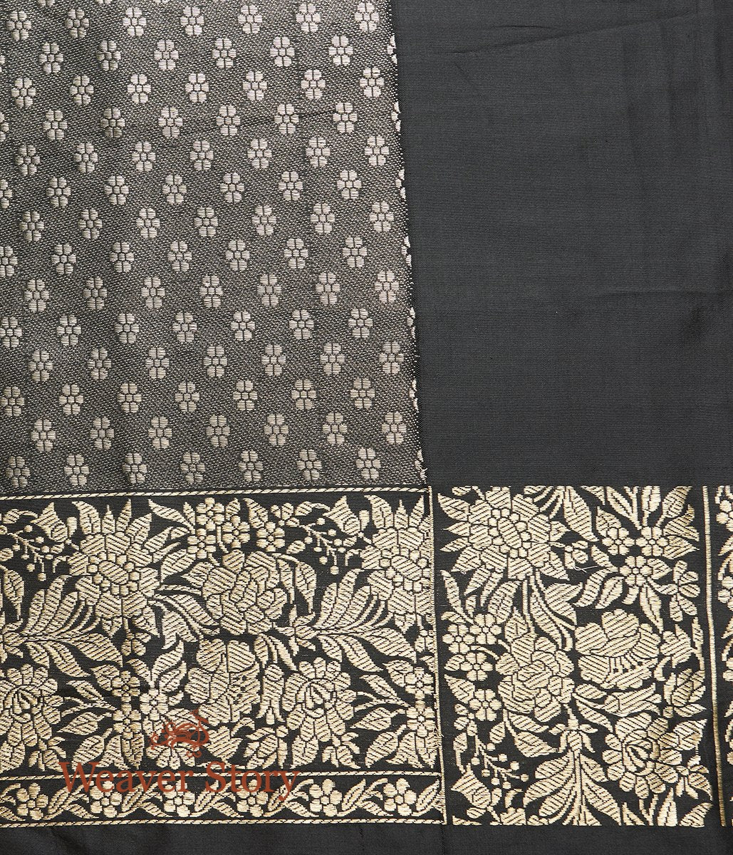 Handwoven_Grey_Tusser_Saree_with_Black_Kadhiyal_Border_WeaverStory_05
