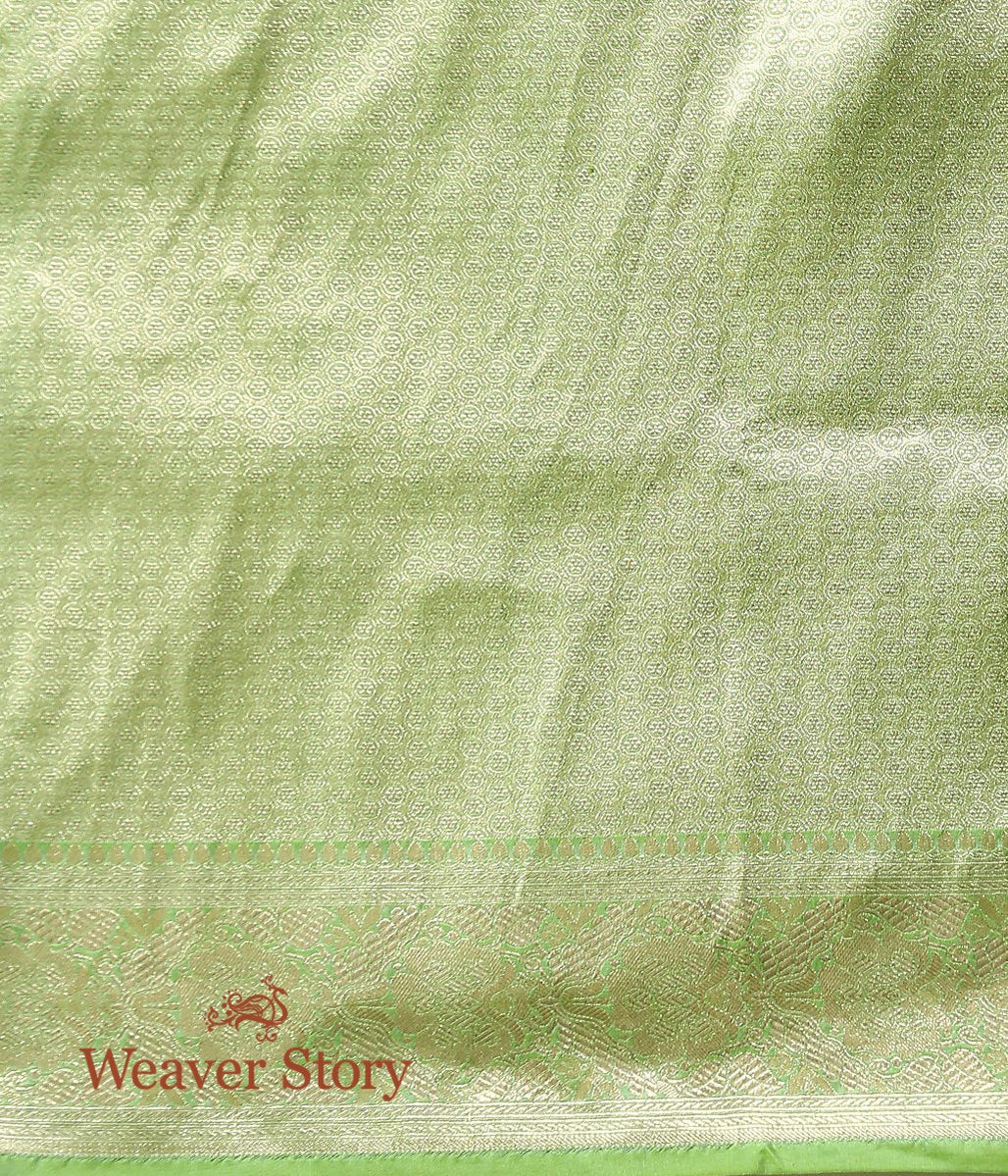 Handwoven_Light_Green_Mehraab_Jaal_Saree_WeaverStory_05