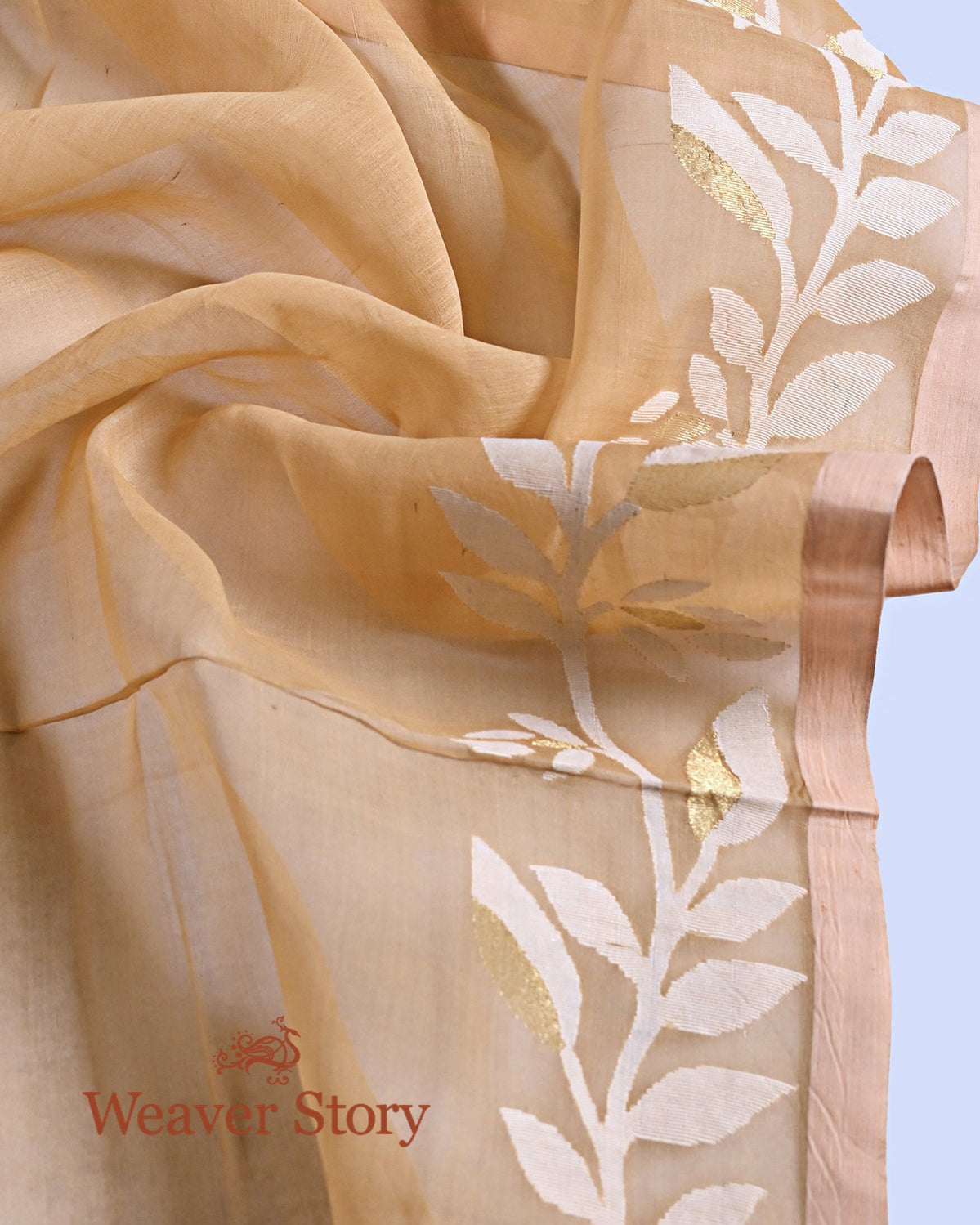 Handwoven_Beige_Silk_Muslin_Jamdani_Saree_with_White_Floral_Pattern_WeaverStory_05