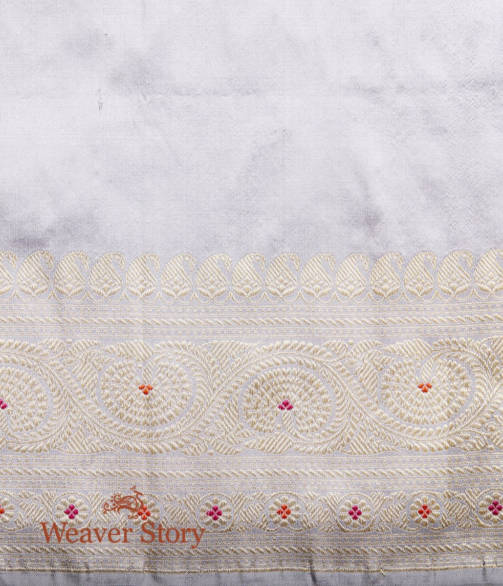Handloom_Grey_Kadhwa_Booti_Banarasi_Saree_with_Beldaar_Border_WeaverStory_05