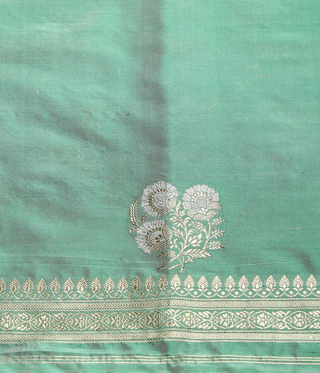 Handloom_Light_Green_Dual_Tone_Banarasi_Jangla_with_Floral_Jaal_WeaverStory_05