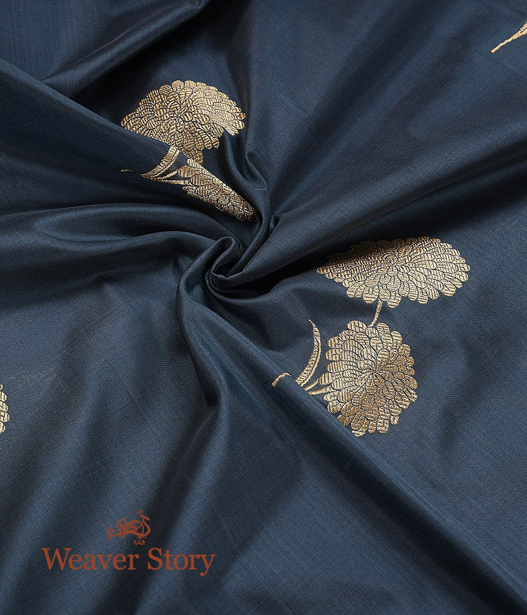 Handloom_Grey_Kadhwa_Boota_Silk_Fabric_WeaverStory_05