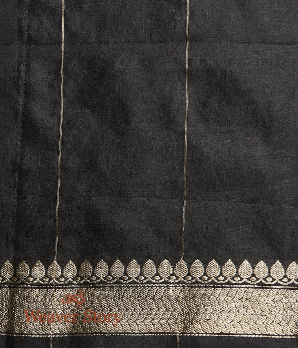 Handloom_Grey_Tusser_Silk_Saree_with_Checks_and_Contrast_Border_WeaverStory_05