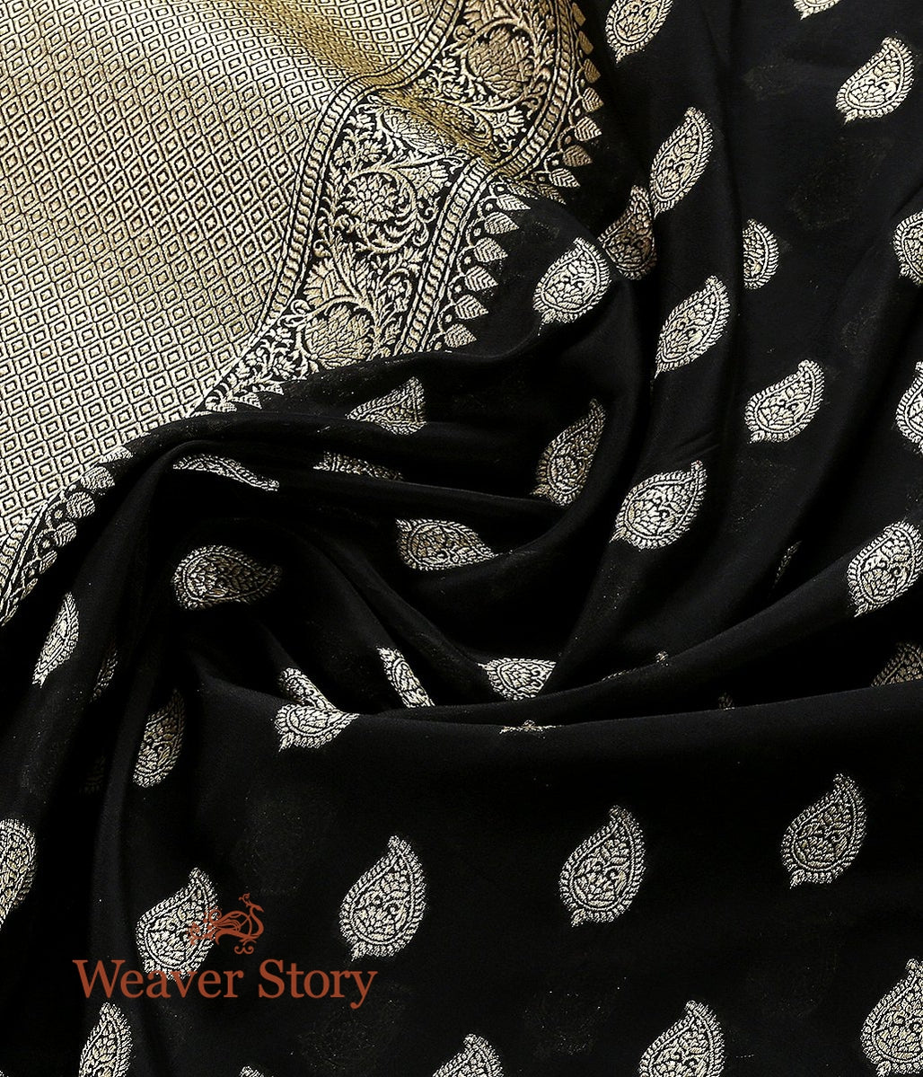 Handloom_Black_Banarasi_Dupatta_with_Mughal_Booti_WeaverStory_05
