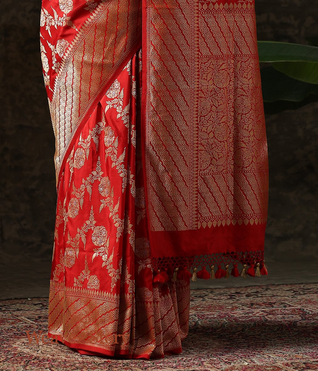Handloom_Red_Kadhwa_Jangla_Saree_with_a_Diagonally_Woven_Border_WeaverStory_04
