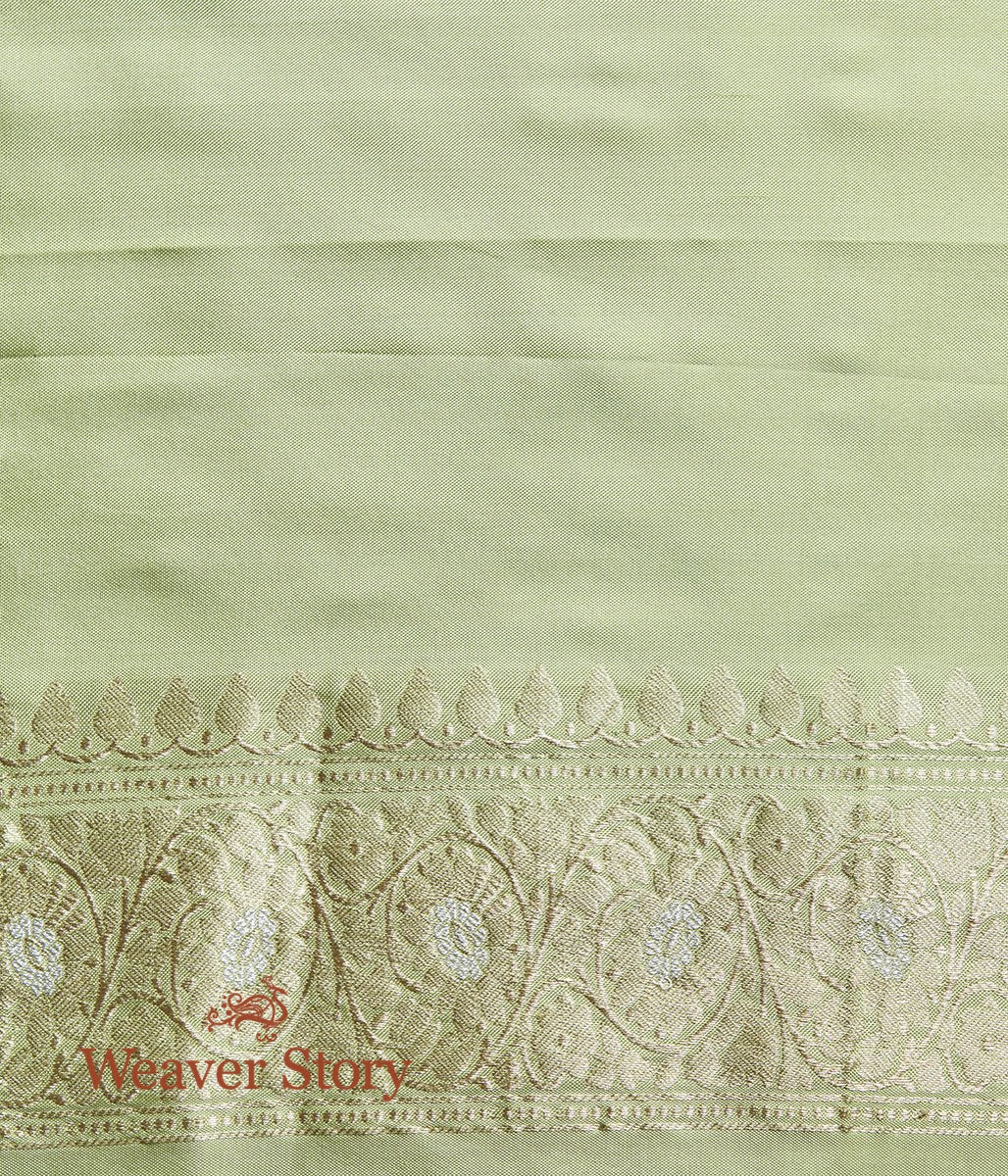 Handloom_Green_Angoor_Jaal_Banarasi_Saree_WeaverStory_05
