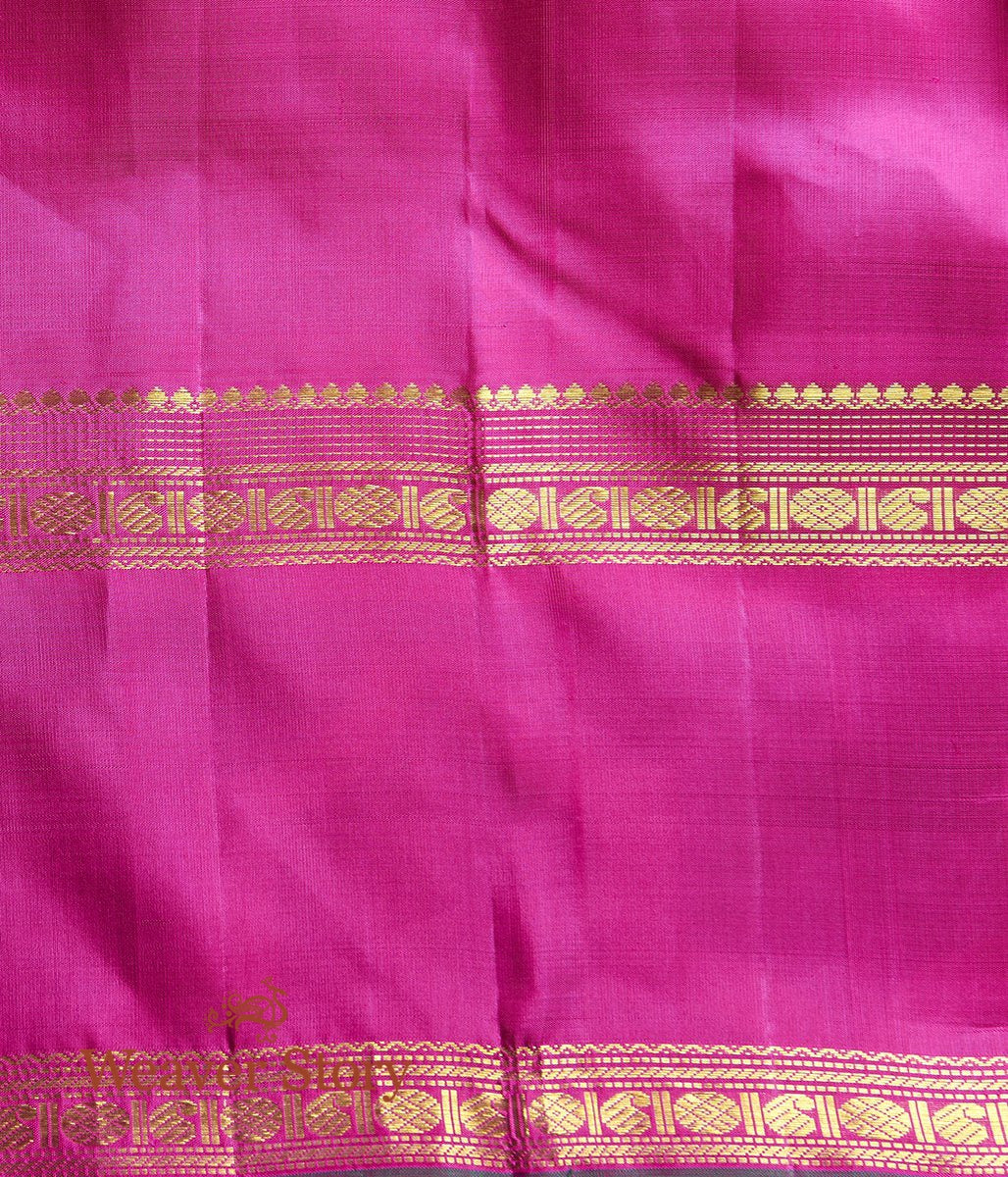 Handwoven_Pink_and_Purple_Self_Checks_Kanjivaram_Silk_Saree_with_Pink_Broad_Border_WeaverStory_05
