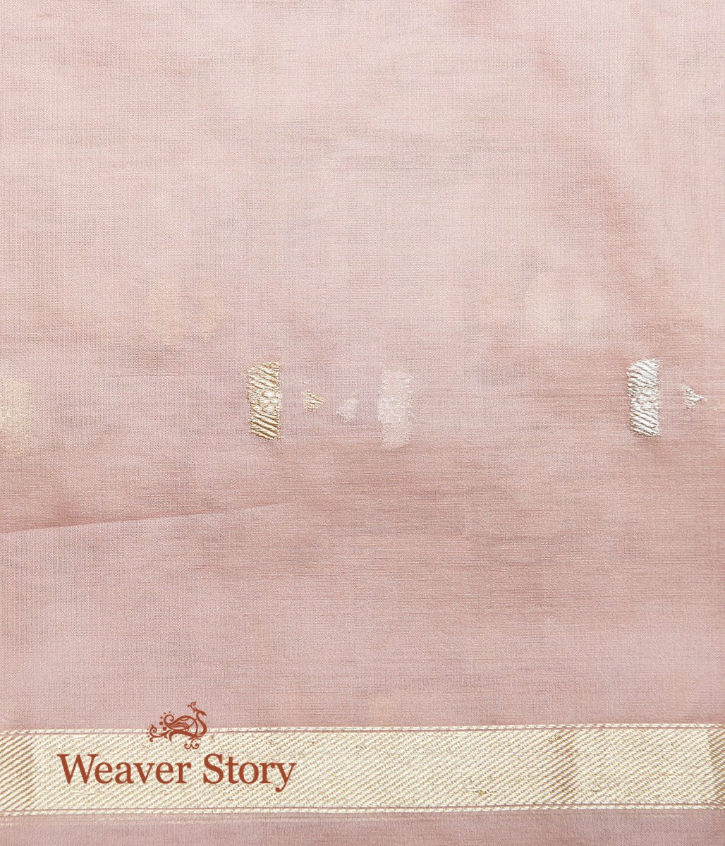 Handwoven_Soft_Peach_Floral_Boota_Kora_Silk_Banarasi_Saree_WeaverStory_05