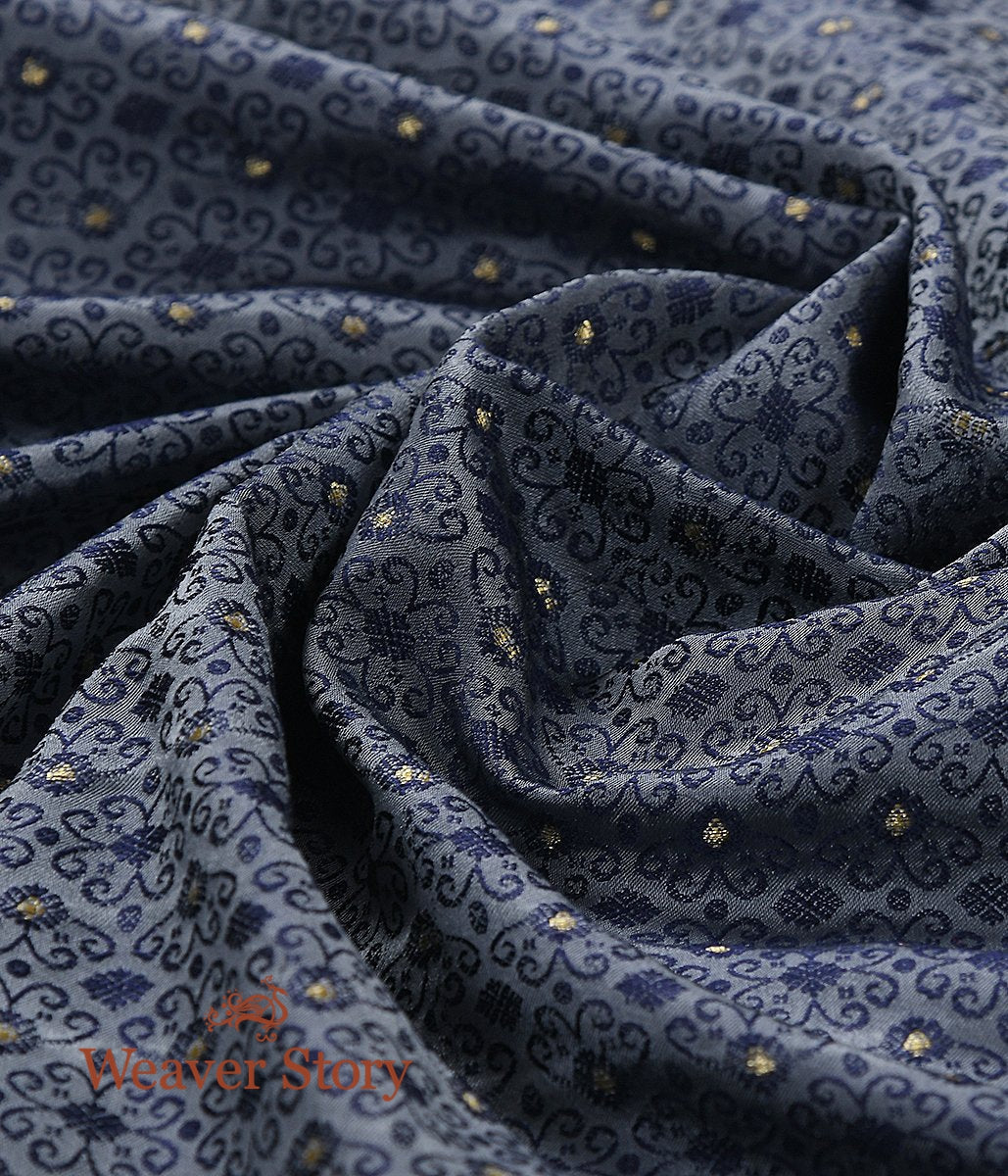 Handloom_Grey_Zari_Booti_Tanchoi_Fabric_WeaverStory_05