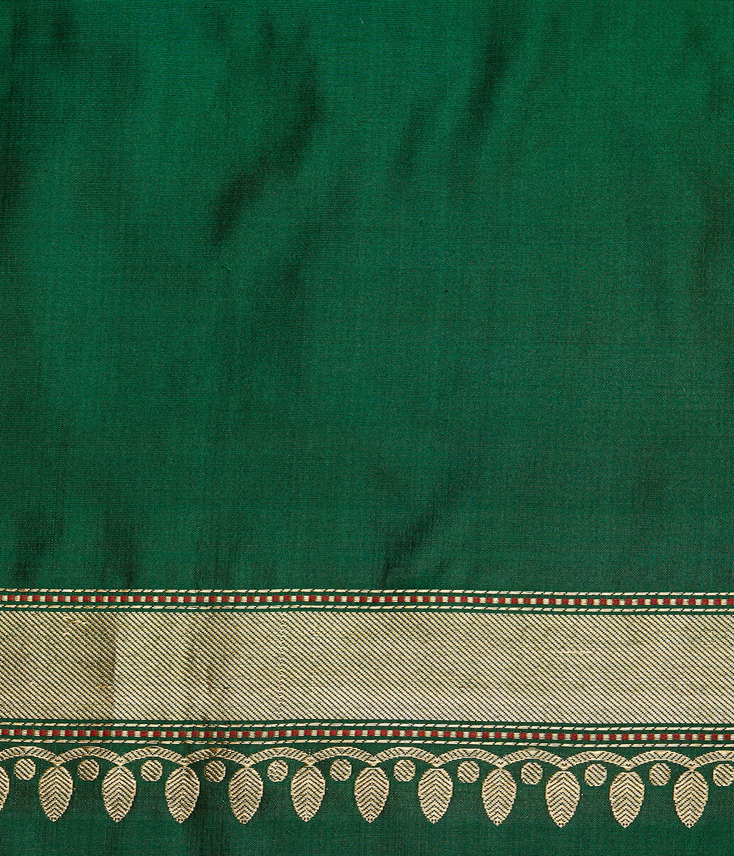 Emerald_Green_Kadhwa_Banarasi_Handloom_Saree_Woven_Asharfi_Motifs_WeaverStory_05