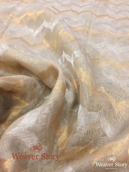Handwoven_Cotton_Silk_Geometric_Pattern_Dupatta_in_Gold_WeaverStory_05