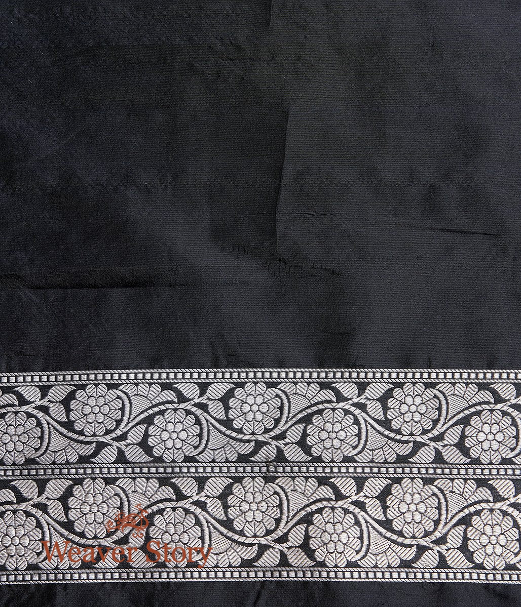 Handwoven_Gold_Silk_Tissue_Banarasi_with_Chevrons_and_Black_Border_WeaverStory_05