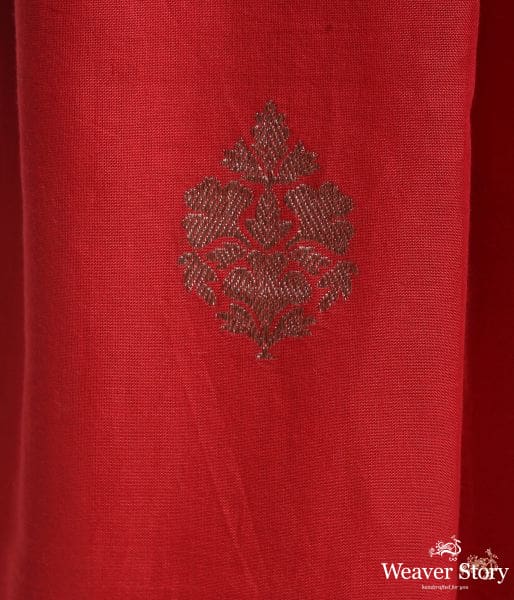Handwoven_Banarasi_cotton_saree_with_antique_zari_weave_WeaverStory_04