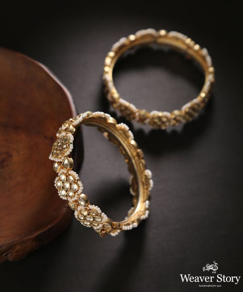 Ailee_Handcrafted_Bangle_With_Kundan_And_Pearls_in_Pure_Silver
_WeaverStory_01