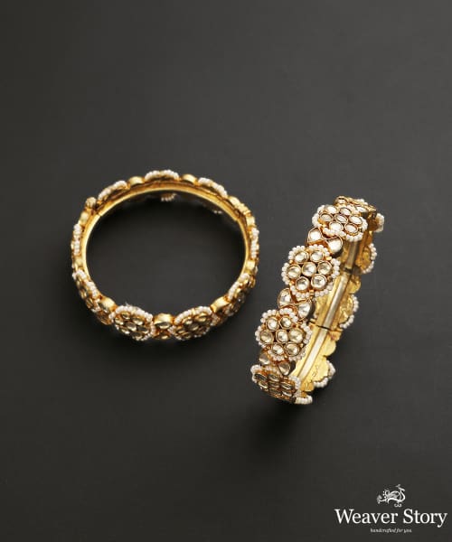 Ailee_Handcrafted_Bangle_With_Kundan_And_Pearls_in_Pure_Silver
_WeaverStory_03