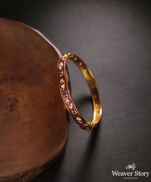 Zakiya_Handcrafted_Bangle_With_Enamel_in_Pure_Silver
_WeaverStory_01