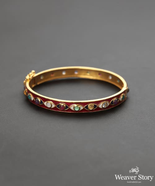 Zakiya_Handcrafted_Bangle_With_Enamel_in_Pure_Silver
_WeaverStory_02