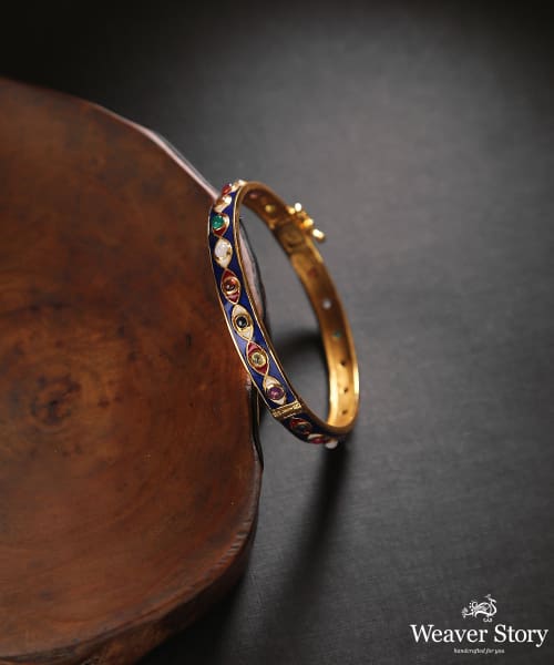 Safiyah_Bangle_With_Enamel_Handcrafted_in_Pure_Silver
_WeaverStory_01