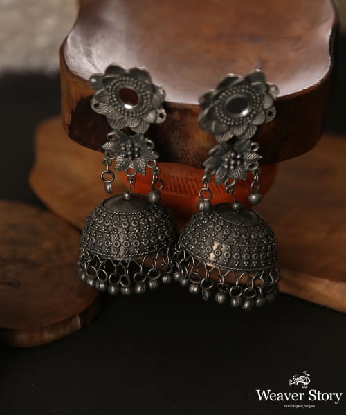 Faakhira_Handcrafted_Jhumkis_In_Oxidised_Pure_Silver_WeaverStory_01