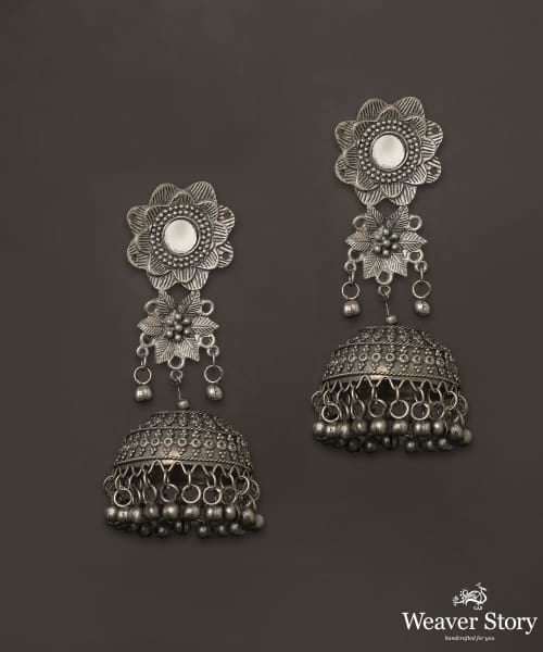 Faakhira_Handcrafted_Jhumkis_In_Oxidised_Pure_Silver_WeaverStory_02