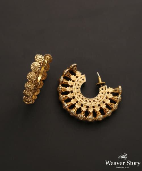 Zumana_Handcrafted_Pure_Silver_Earrings_With_Flower_Motifs_WeaverStory_02