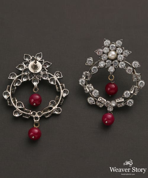 Neziha_Handcrafted_Pure_Silver_Earrings_With_kundan_And_Beads_WeaverStory_03