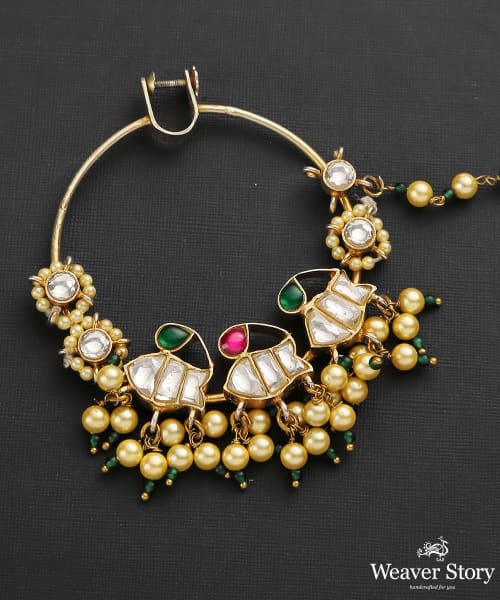 Amara_Handcrafted_Maang_Tika_With_Kundan_And_Pearls_in_Pure_Silver
_WeaverStory_03