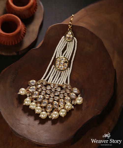 Alya_Earrings_With_Kundan_And_Pearls_Handcrafted_in_Pure_Silver
_WeaverStory_01