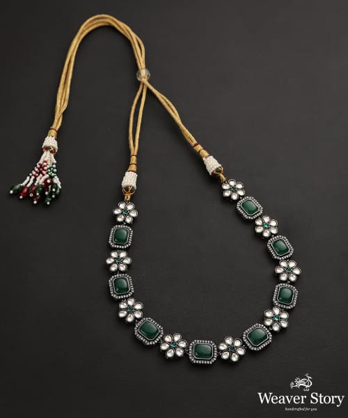 Latifah_Necklace_Set_With_kundan_And_Emeralds_Handcrafted_In_Pure_Silver_WeaverStory_03