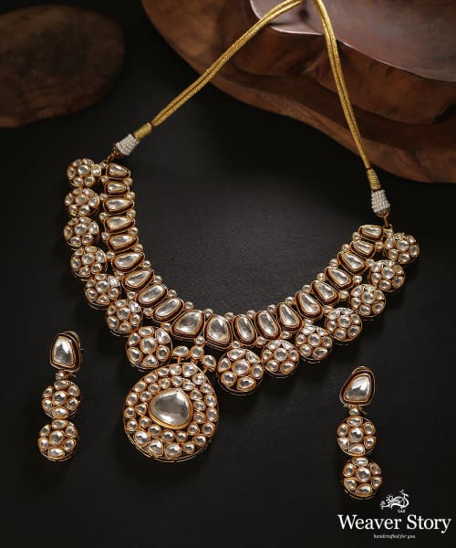 Abeerah_Necklace_Set_With_kundan_Handcrafted_In_Pure_Silver_WeaverStory_01