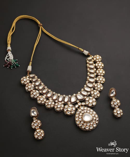Abeerah_Necklace_Set_With_kundan_Handcrafted_In_Pure_Silver_WeaverStory_02