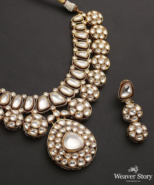 Abeerah_Necklace_Set_With_kundan_Handcrafted_In_Pure_Silver_WeaverStory_05
