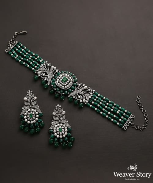 Sabirah_Handcrafted_Pure_Silver_Necklace_Set_With_kundan_And_Pearls_WeaverStory_02