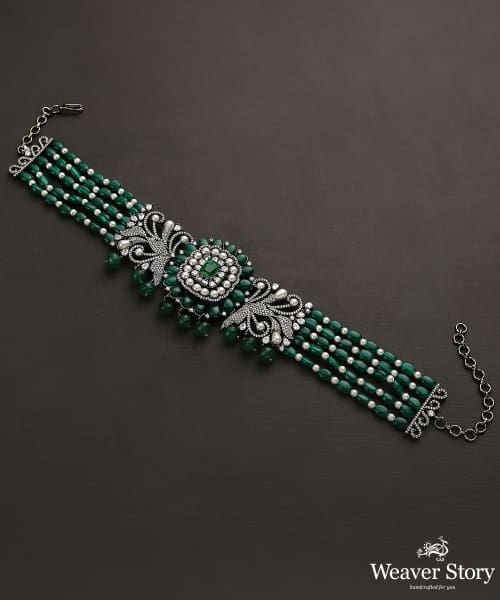 Sabirah_Handcrafted_Pure_Silver_Necklace_Set_With_kundan_And_Pearls_WeaverStory_03