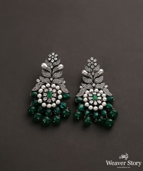 Sabirah_Handcrafted_Pure_Silver_Necklace_Set_With_kundan_And_Pearls_WeaverStory_04