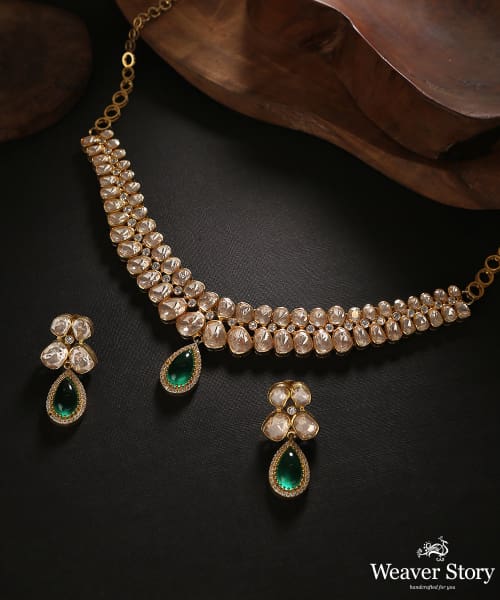 Daiwiki_Necklace_Set_With_Kundan_And_Emeralds_Handcrafted_In_Pure_Silver_WeaverStory_01