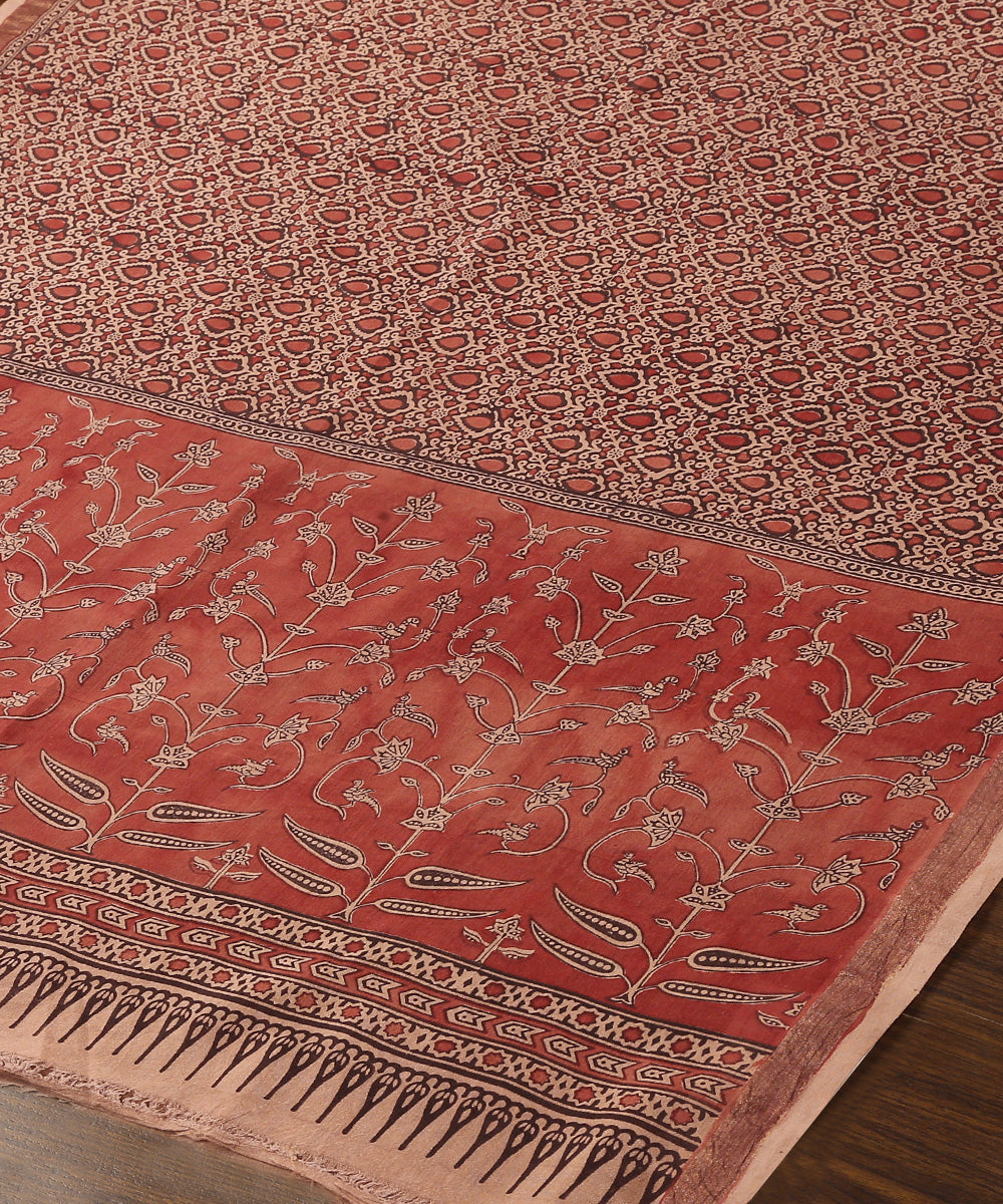 Peach_And_Red_Handloom_Pure_Silk_Cotton_Dupatta_With_Hand_Block_Printing_WeaverStory_03