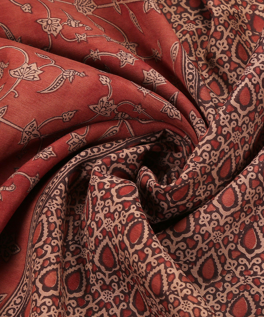 Peach_And_Red_Handloom_Pure_Silk_Cotton_Dupatta_With_Hand_Block_Printing_WeaverStory_05