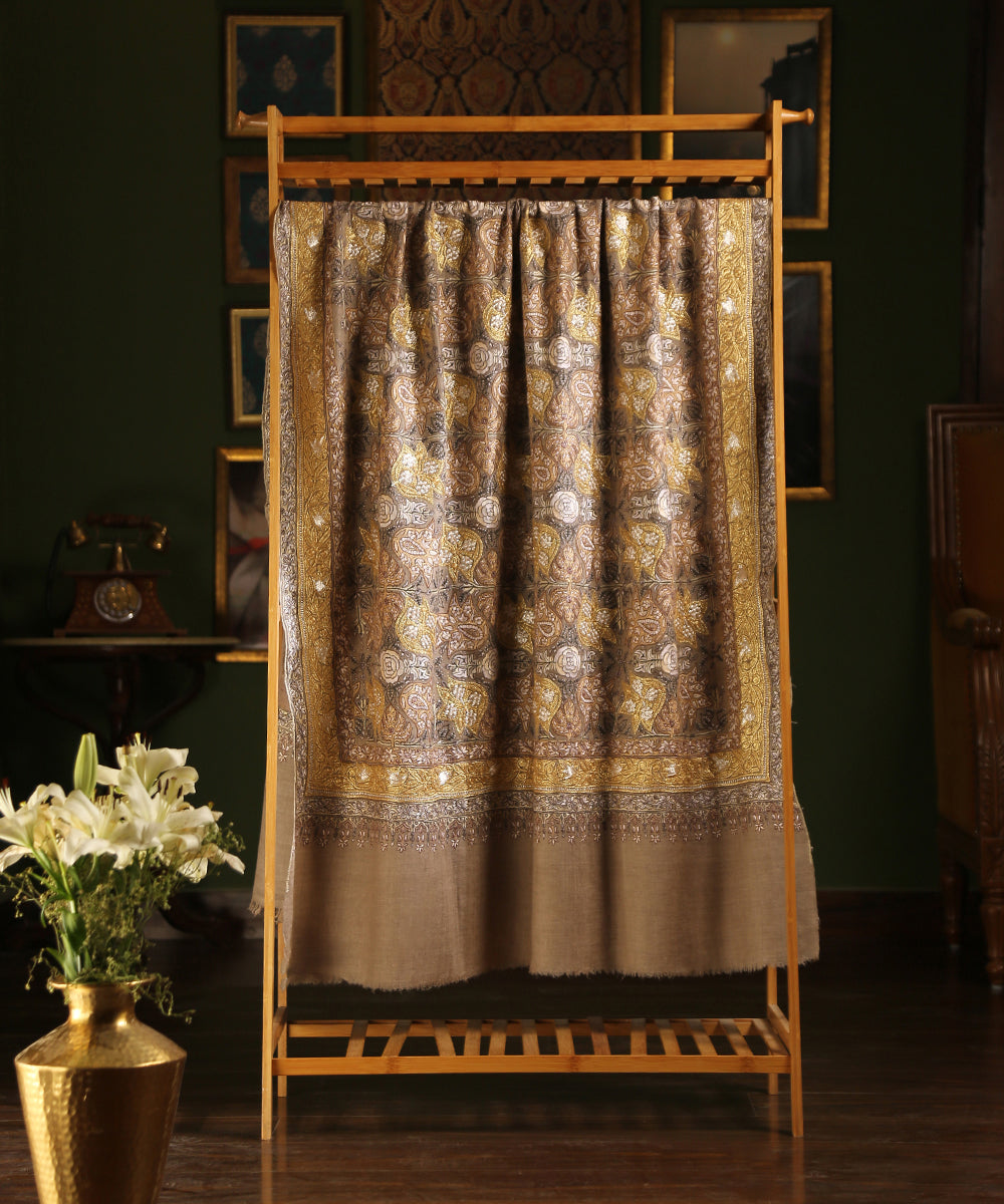 Toosh_Color_Handwoven_Pure_Pashmina_Shawl_Rose_And_Chinaar_Leaf_Sozni_Kari_And_Tilla_Work_WeaverStory_02